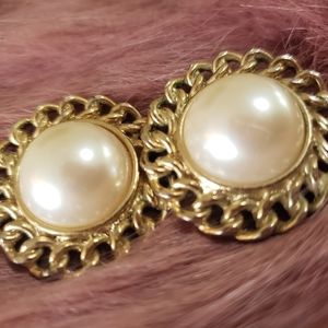 Vintage earrings gold tone
